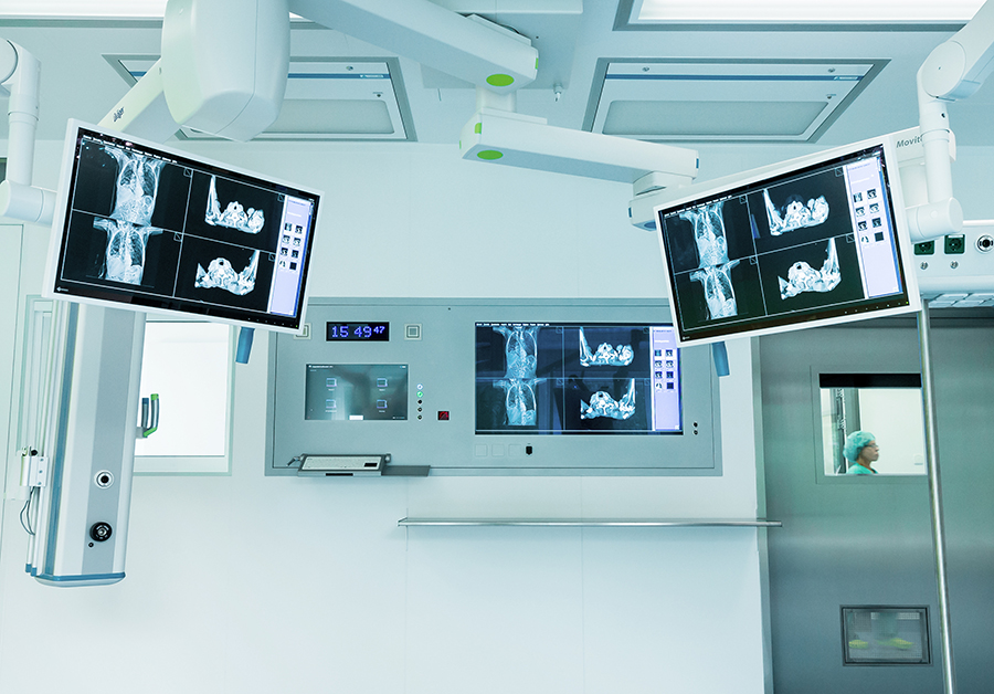 Everything in Sight: Lung clinic improves workflow in the OR with solutions by EIZO.